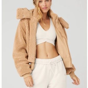 ALO Yoga Foxy Sherpa Jacket -Camel color